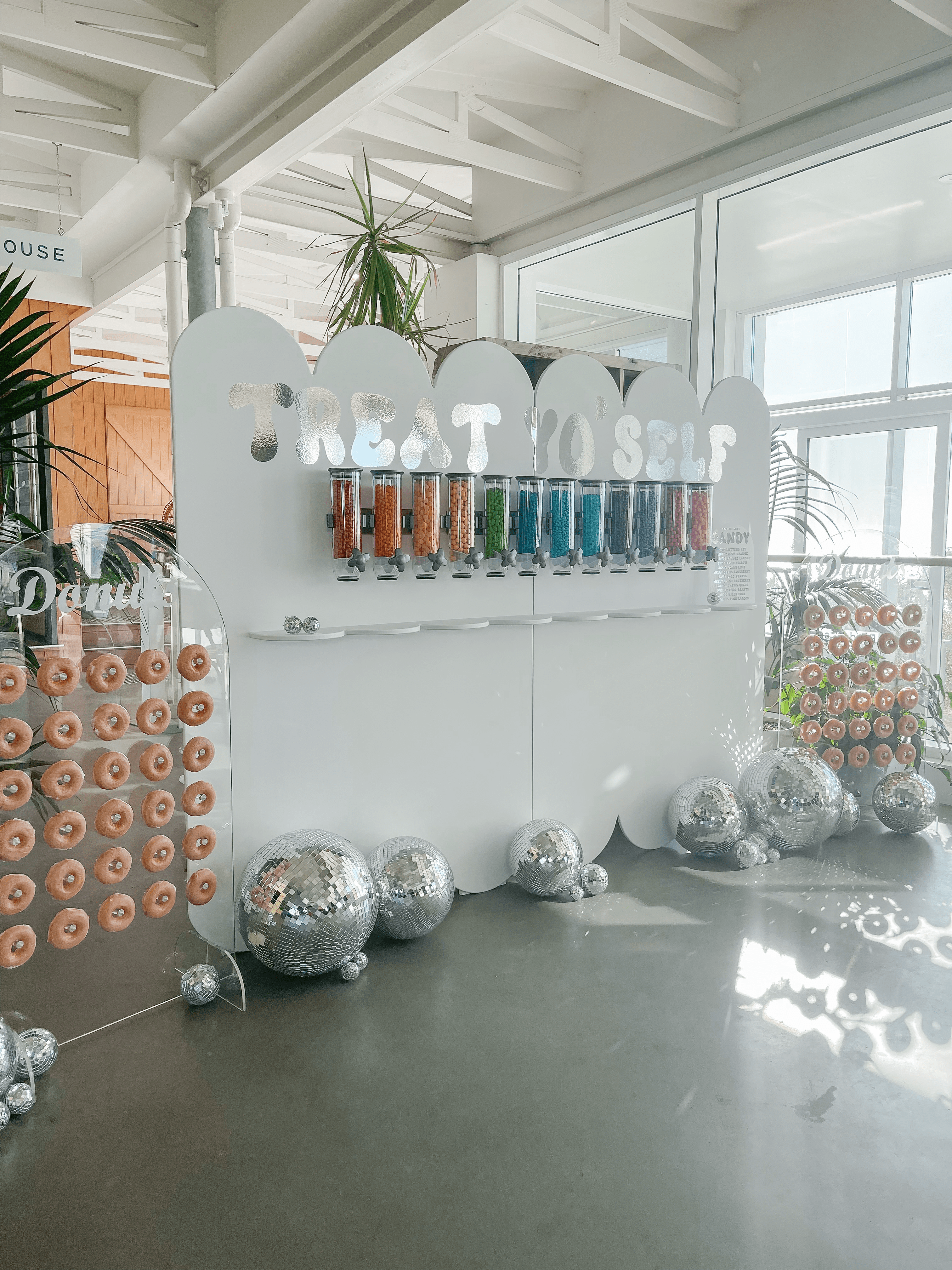 CANDY WALL - UNFILLED