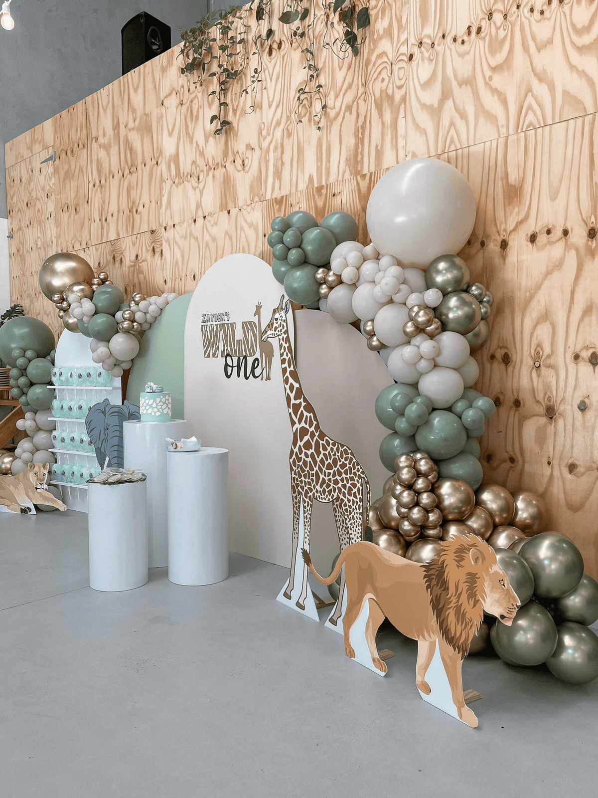 EUCALYPTUS DREAM BALLOON GARLAND