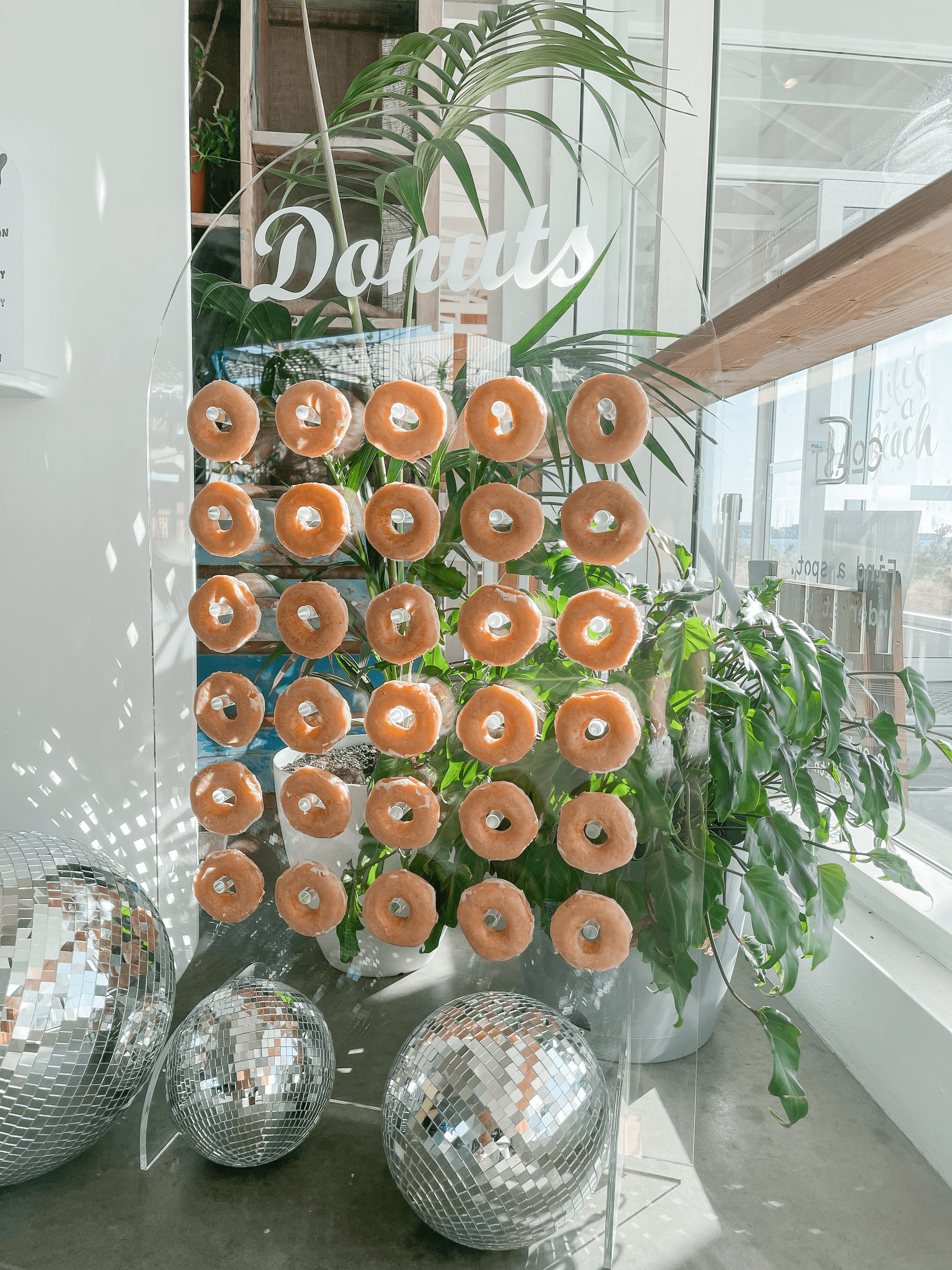 ACRYLIC DONUT WALL