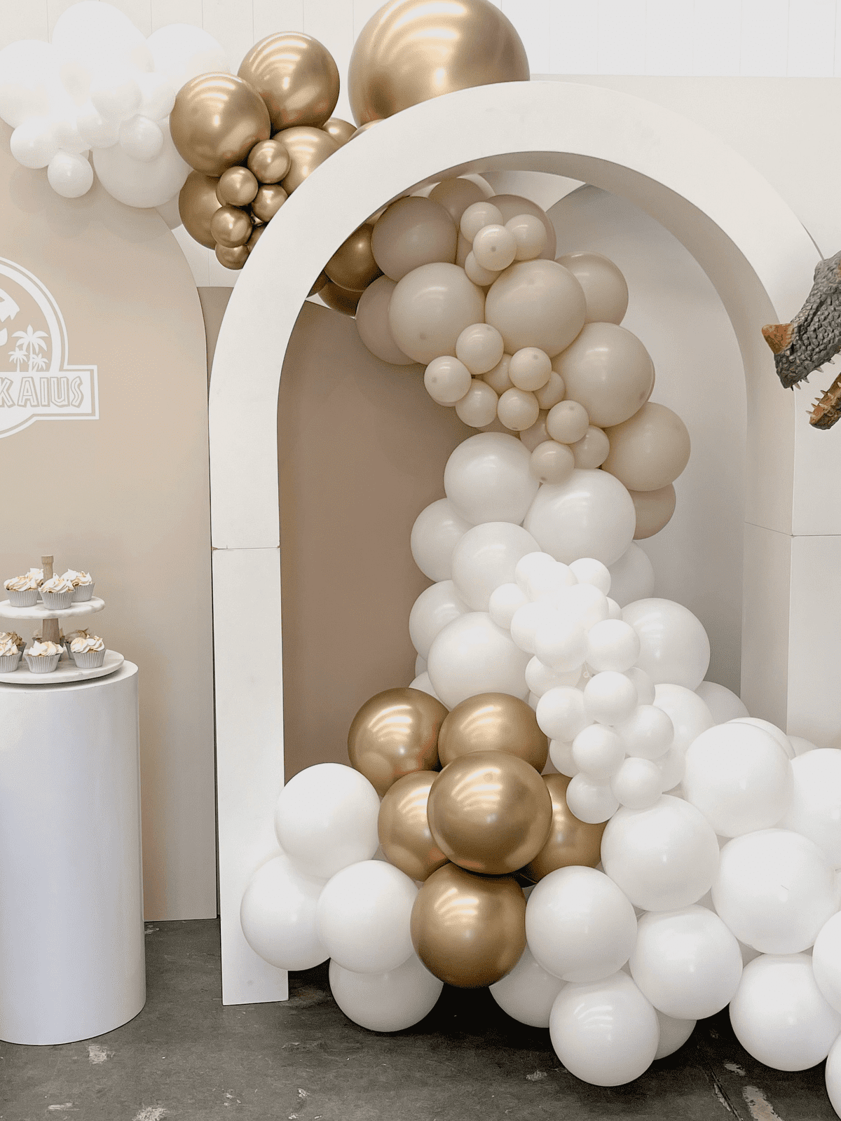 GOLD CLASS BALLOON GARLAND